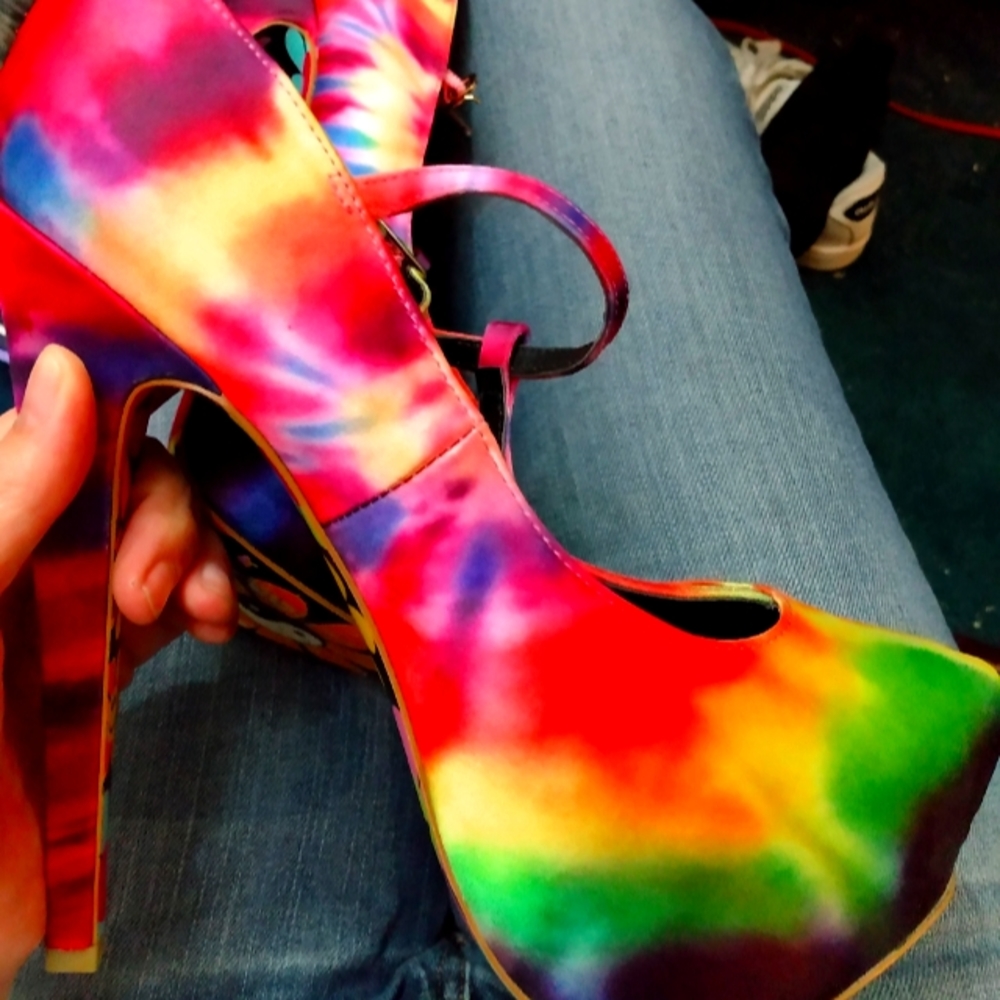 RARE Taylor Says 2DYEFOR heels sz 7.5